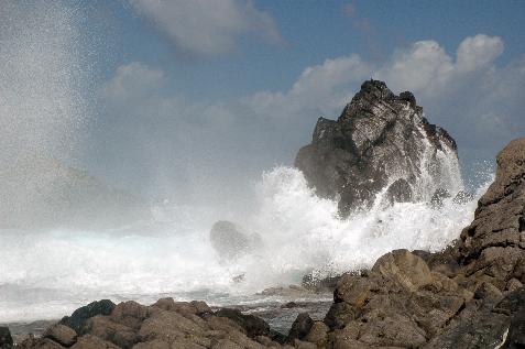 20060119104203   Crashing waves